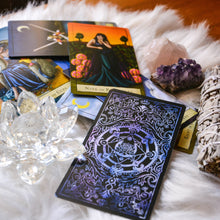 Carica l&#39;immagine nel visualizzatore di Gallery, Moon Crystal Tarot Card Deck
